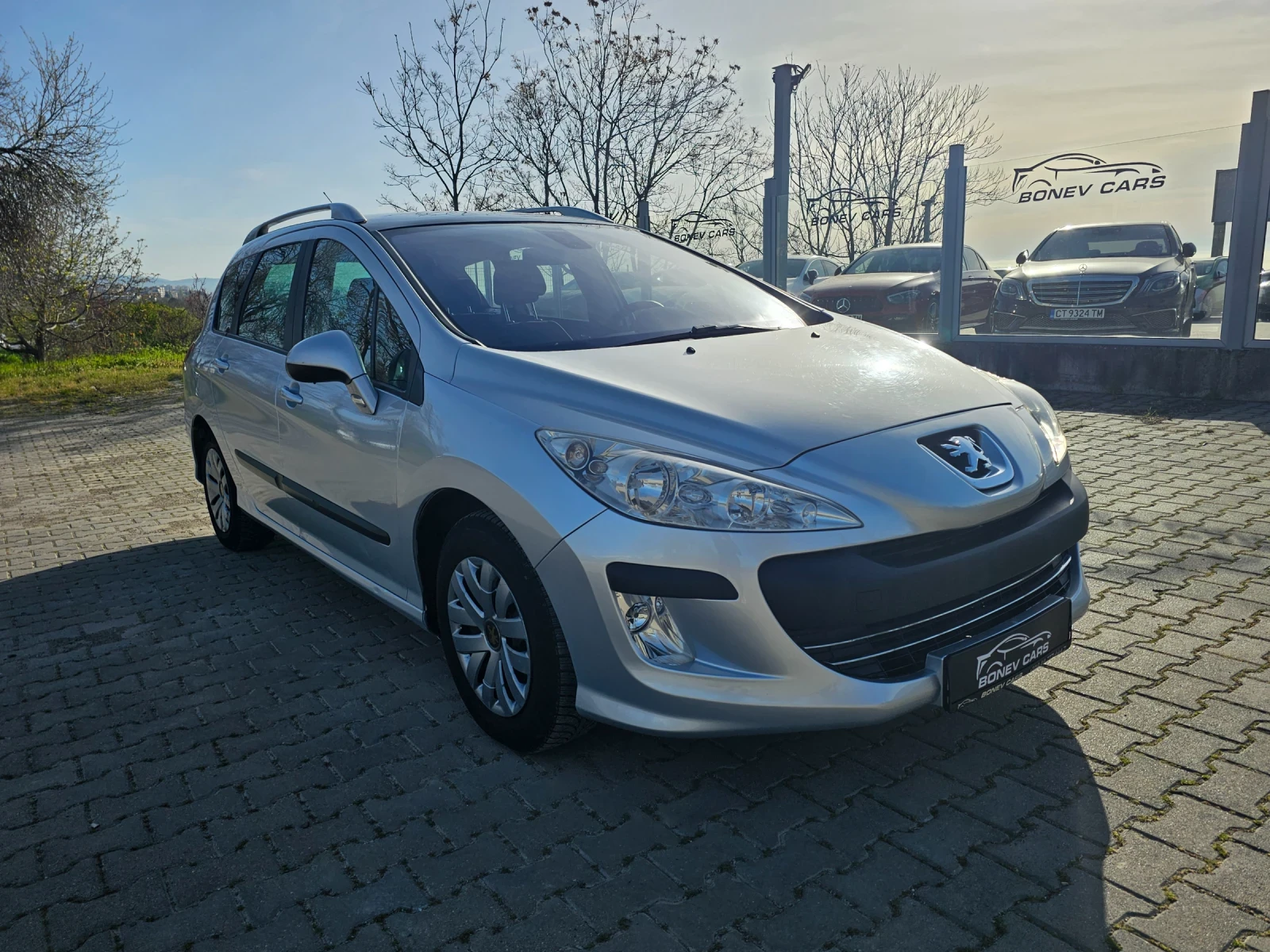 Peugeot 308 SW 1.6HDI ОБСЛУЖЕН, снимка 4 - Автомобили и джипове - 54480656