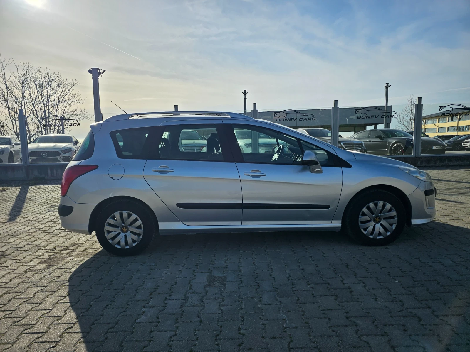 Peugeot 308 SW 1.6HDI ОБСЛУЖЕН, снимка 5 - Автомобили и джипове - 54480656