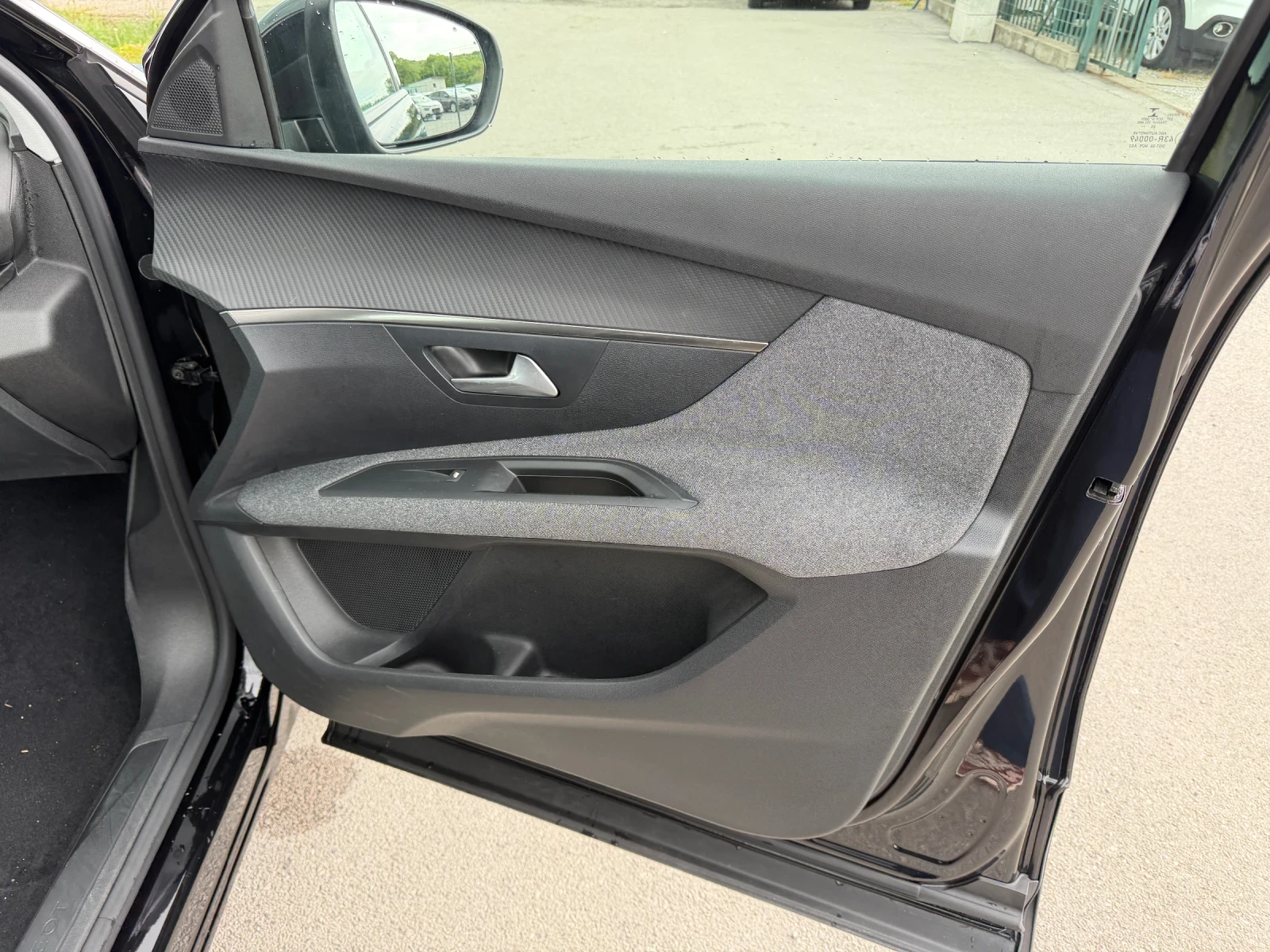 Peugeot 3008 1.5 HDI, снимка 11 - Автомобили и джипове - 54640799