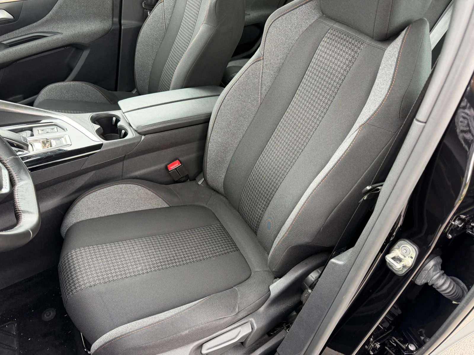 Peugeot 3008 1.5 HDI, снимка 12 - Автомобили и джипове - 54640799