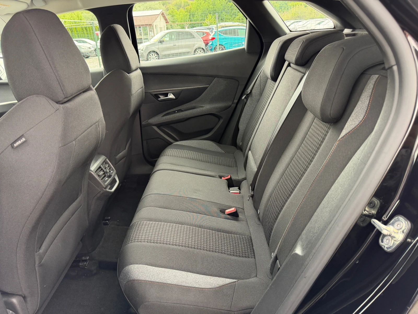 Peugeot 3008 1.5 HDI, снимка 8 - Автомобили и джипове - 54640799