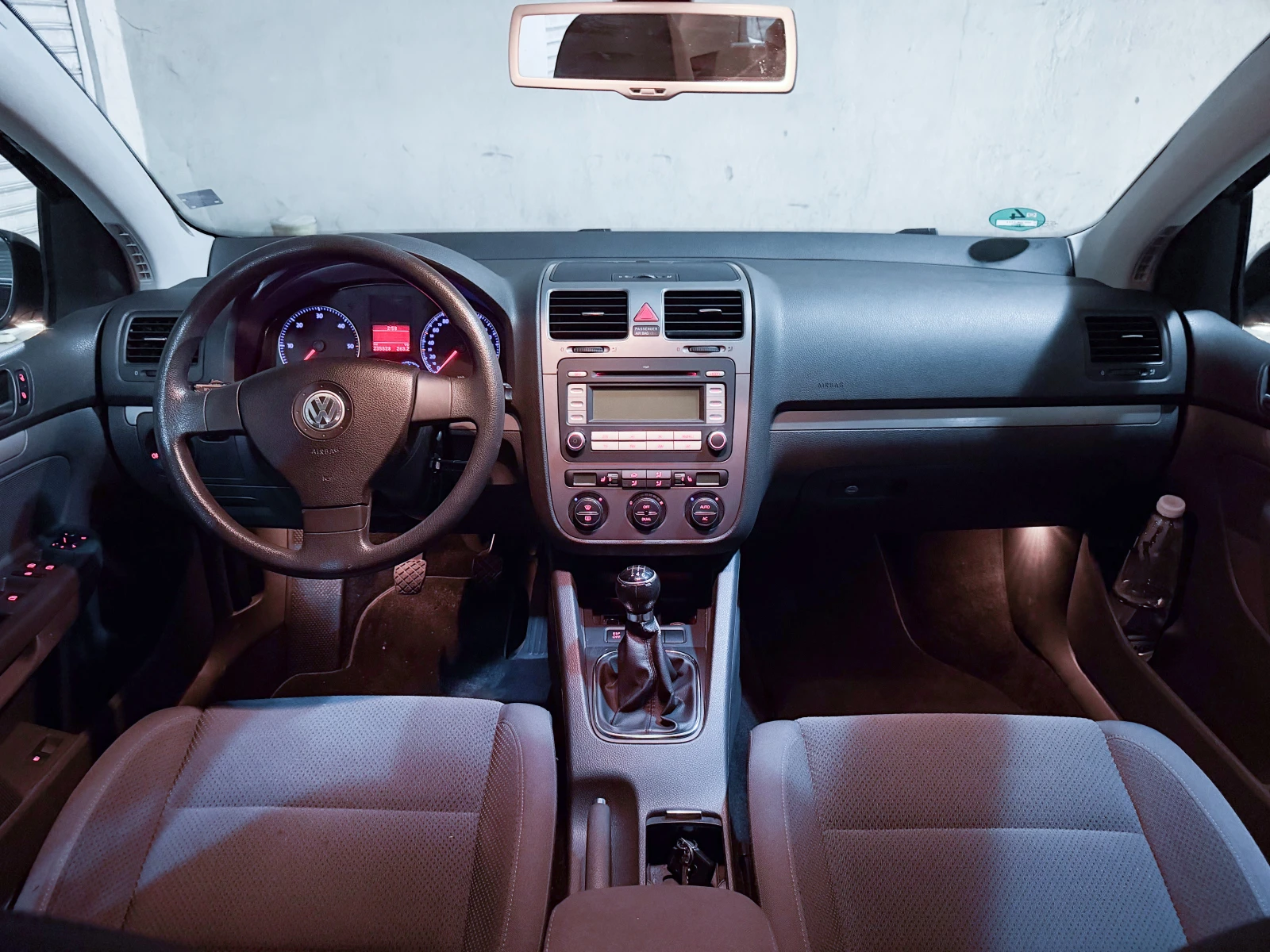 VW Golf 5 2.0 TDI, снимка 7 - Автомобили и джипове - 54691716