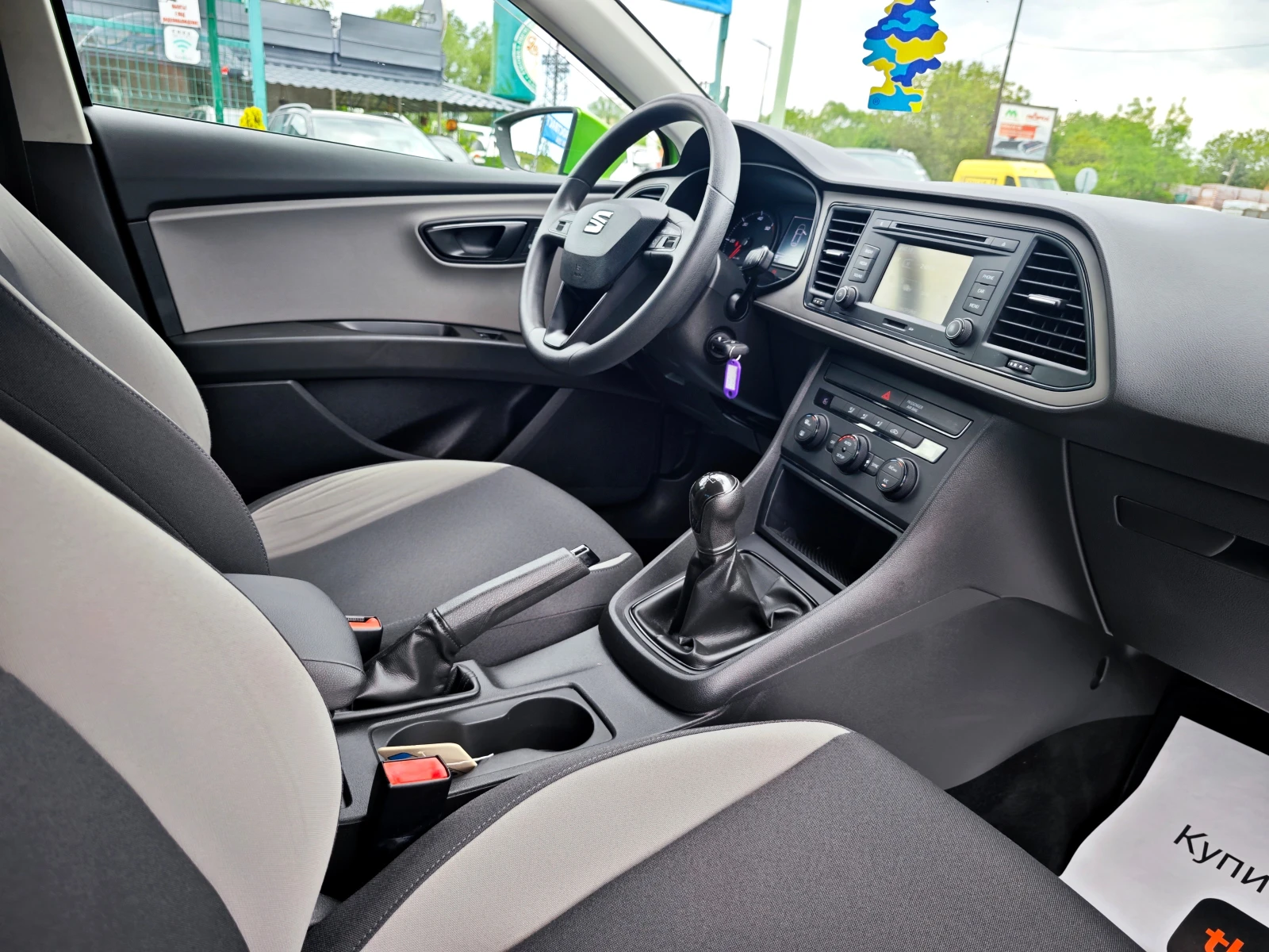 Seat Leon 1.6 TDi, снимка 13 - Автомобили и джипове - 54802579