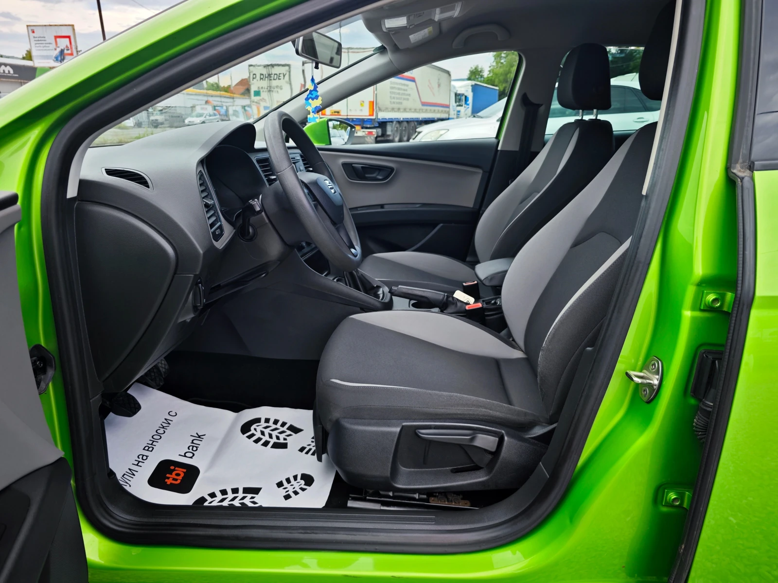 Seat Leon 1.6 TDi, снимка 7 - Автомобили и джипове - 54802579