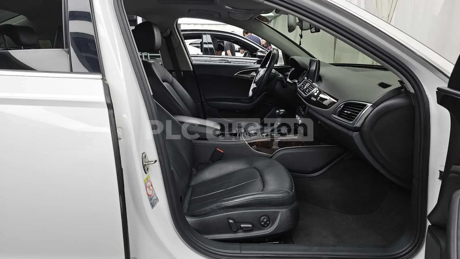 Audi A6 3.0TFSI !!ПОДРЕВИ!! !!ДИСТРОНИК!! !!ПАНОРАМА!!, снимка 11 - Автомобили и джипове - 54893234