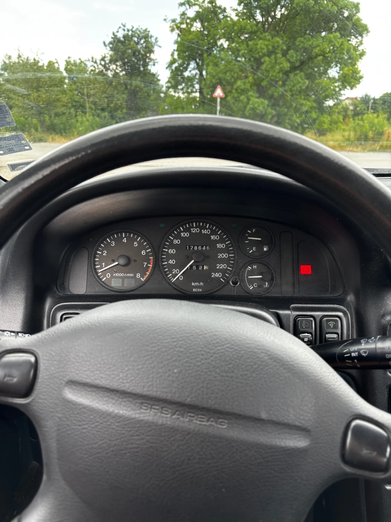 Mazda 323 1.5f ba, снимка 14 - Автомобили и джипове - 55177783