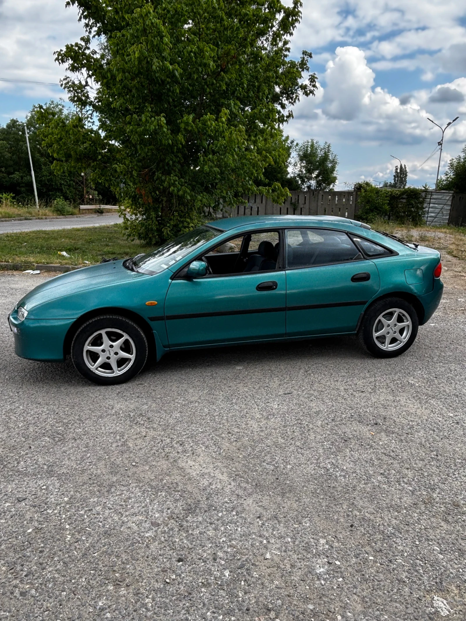 Mazda 323 1.5f ba, снимка 7 - Автомобили и джипове - 55177783