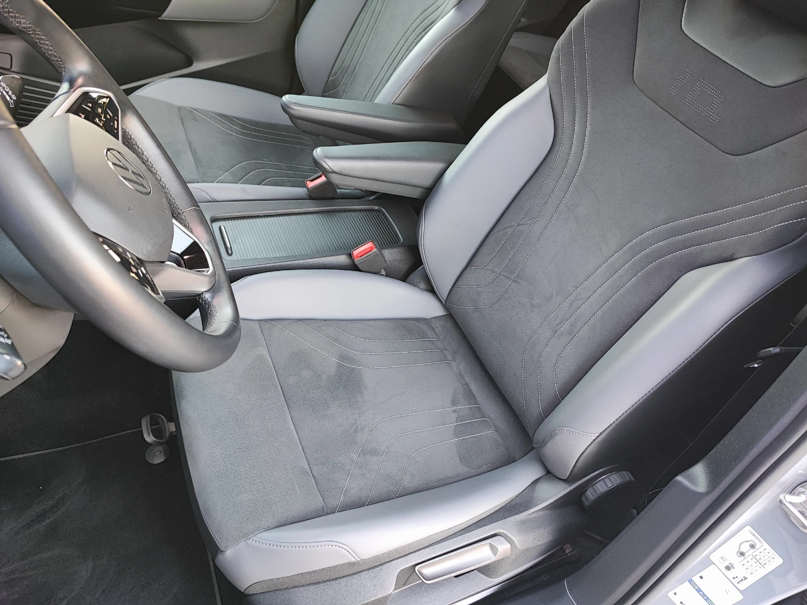 VW ID.4 PRO/82Kwh/ТЕРМОПОМПА/360CAM/KEYLESS/38000КМ, снимка 14 - Автомобили и джипове - 55532701