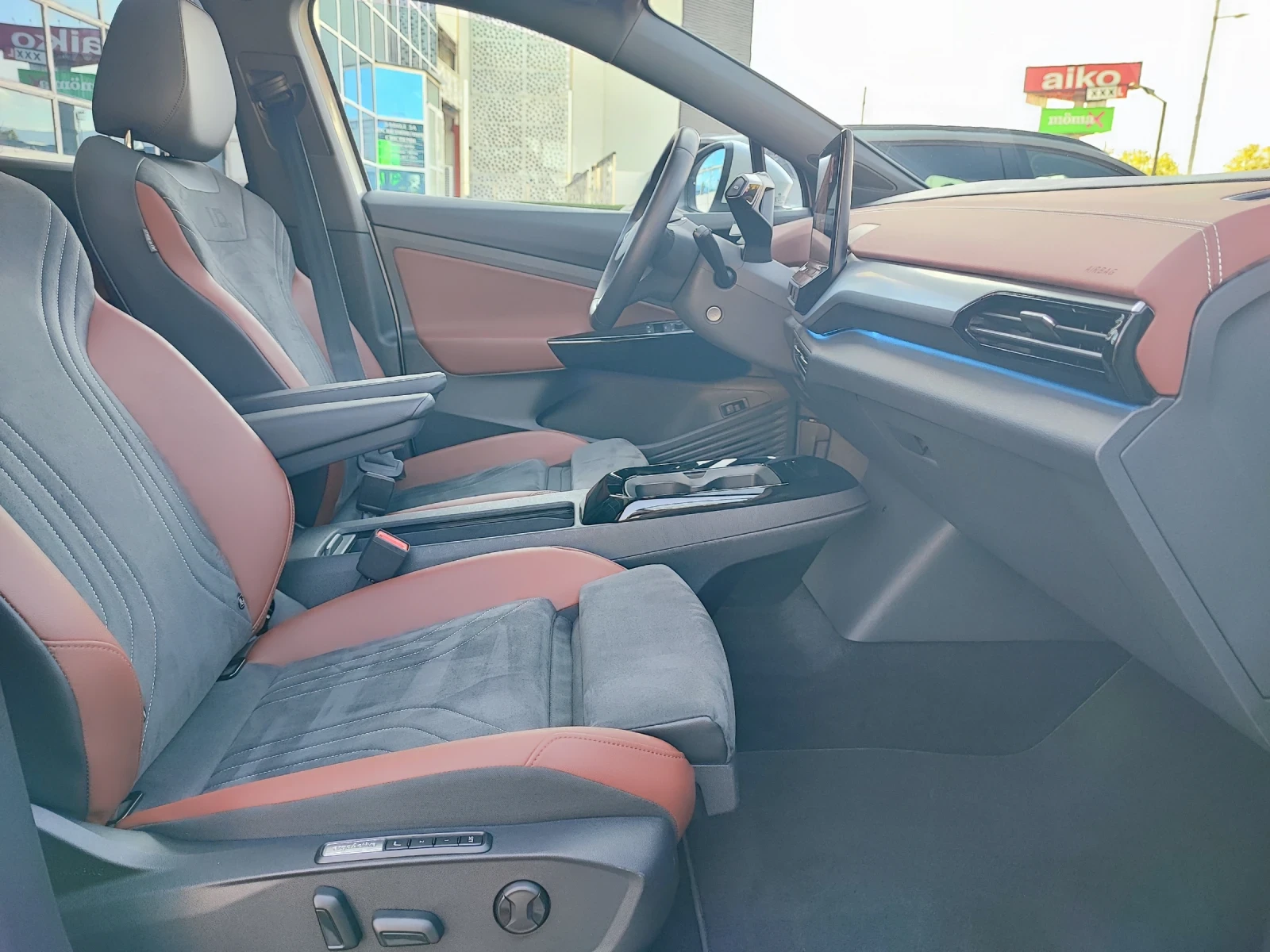 VW ID.4 PRO/82Kwh/ТЕРМОПОМПА/360/KEYLESS/MEMORY/HUD/PANO, снимка 14 - Автомобили и джипове - 55532701