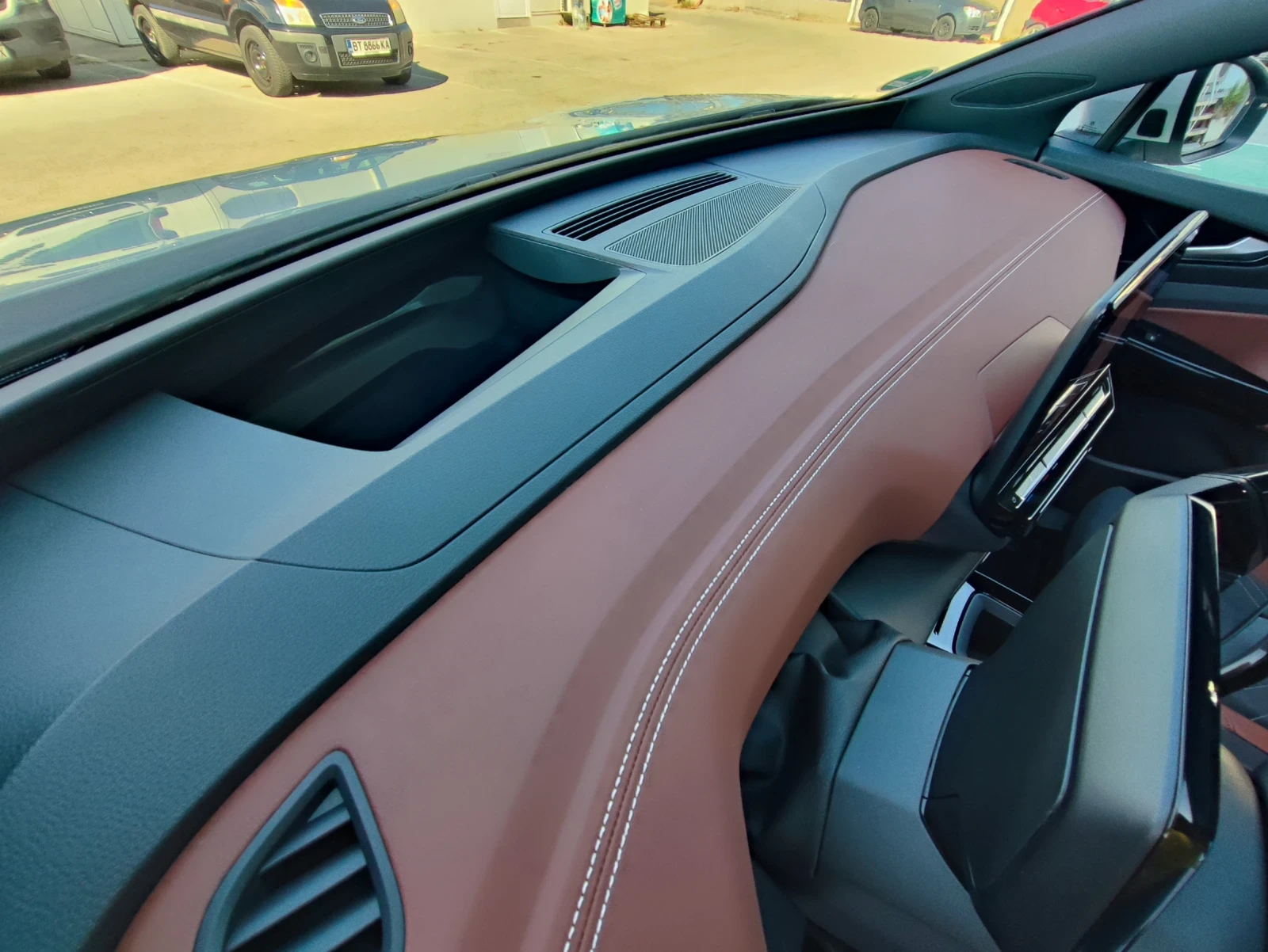 VW ID.4 PRO/82Kwh/ТЕРМОПОМПА/360/KEYLESS/MEMORY/HUD/PANO, снимка 9 - Автомобили и джипове - 55532701