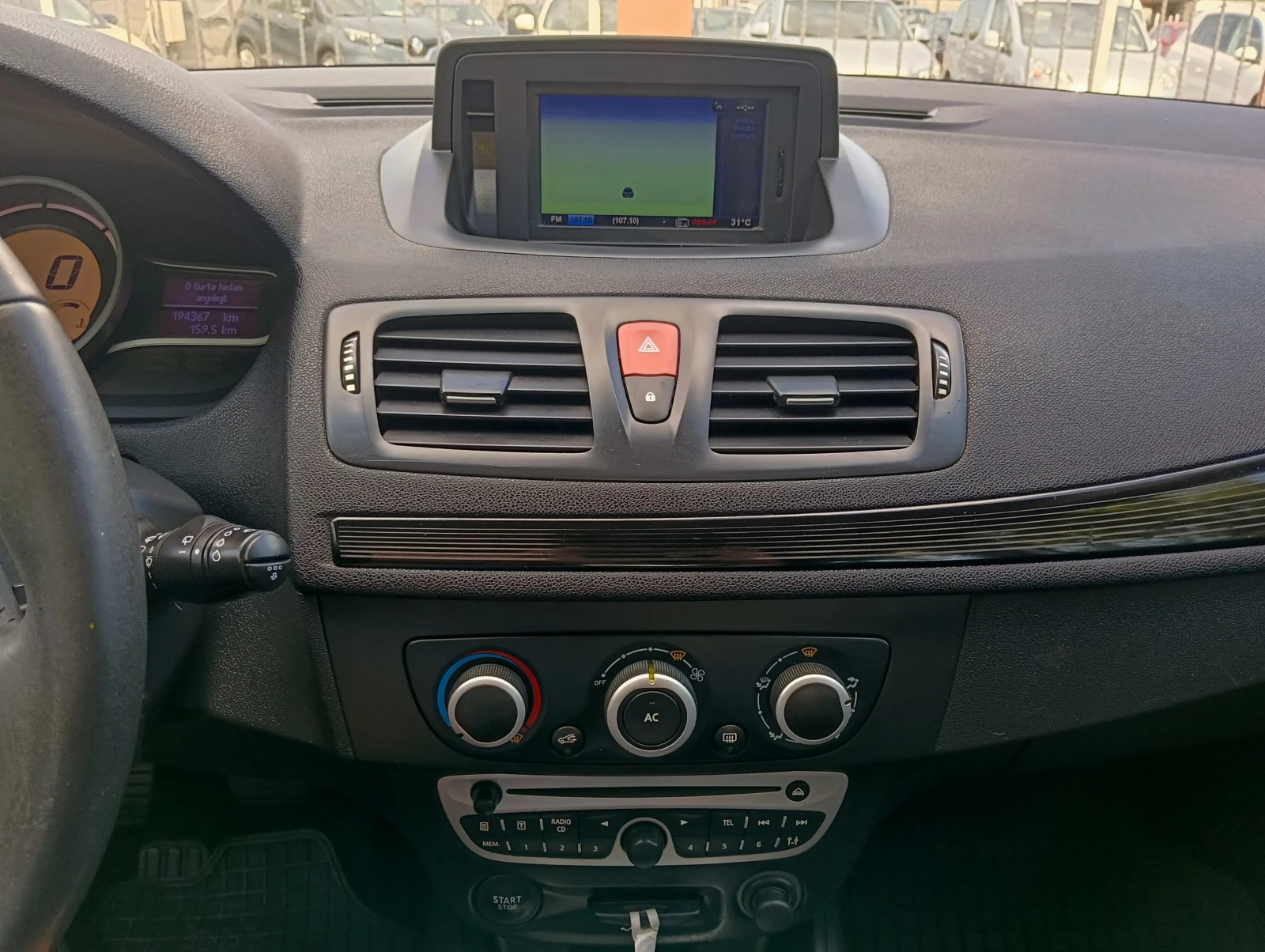Renault Megane 1.5DCI , снимка 12 - Автомобили и джипове - 55666498