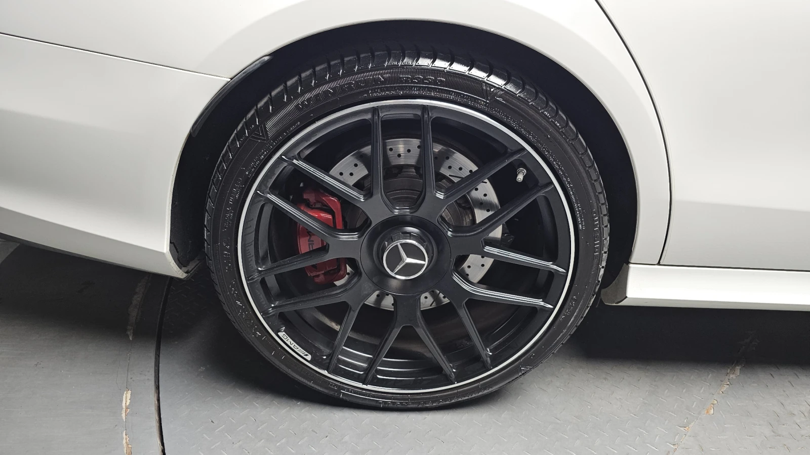 Mercedes-Benz E 63 AMG ЕЛ. БАГАЖНИК* SOFT CLOSE* МАСАЖ* HUD* КРАЙНА ЦЕНА, снимка 5 - Автомобили и джипове - 56170082