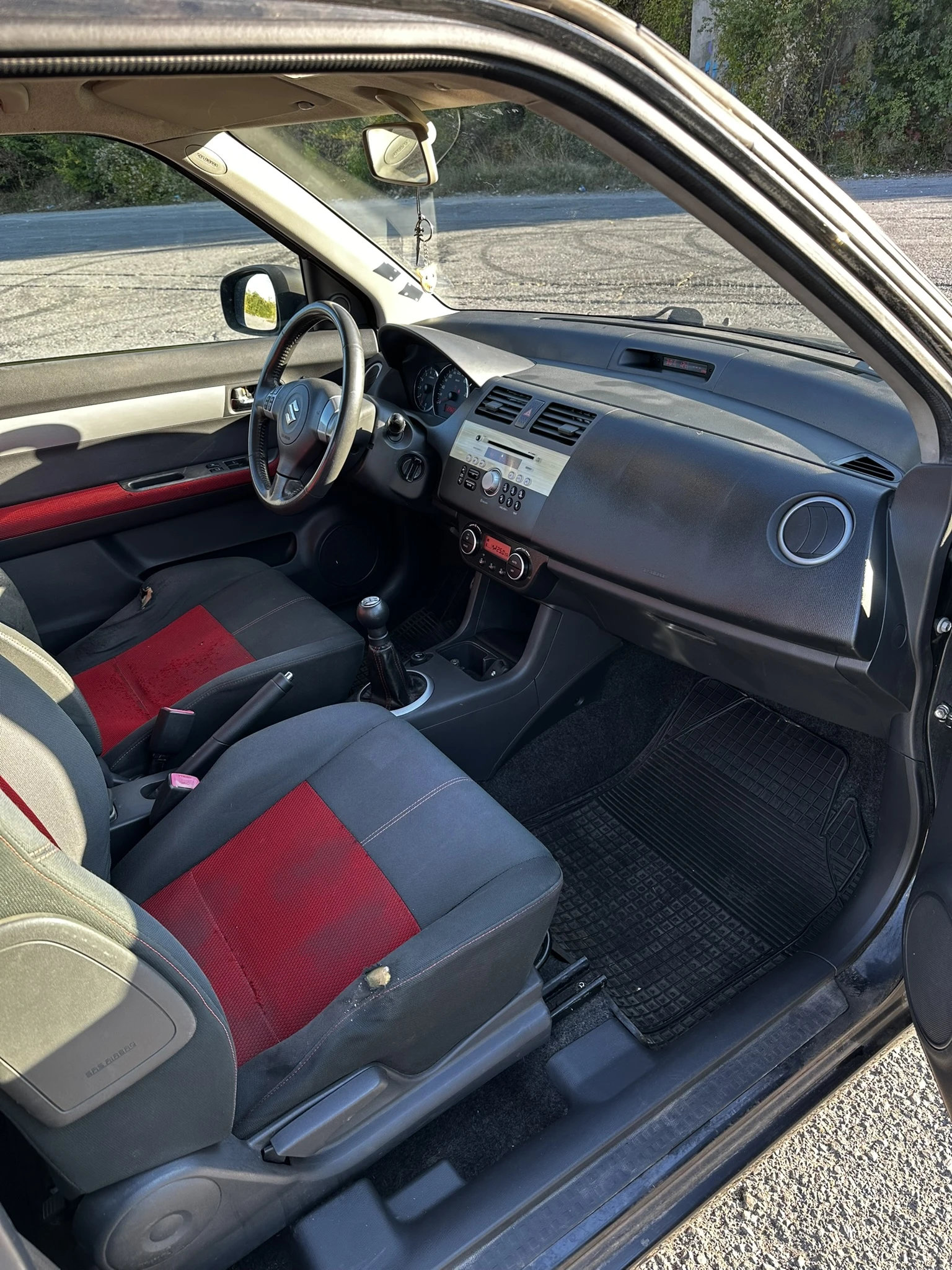 Suzuki Swift 1.6i Sport Keyless, снимка 11 - Автомобили и джипове - 56301310