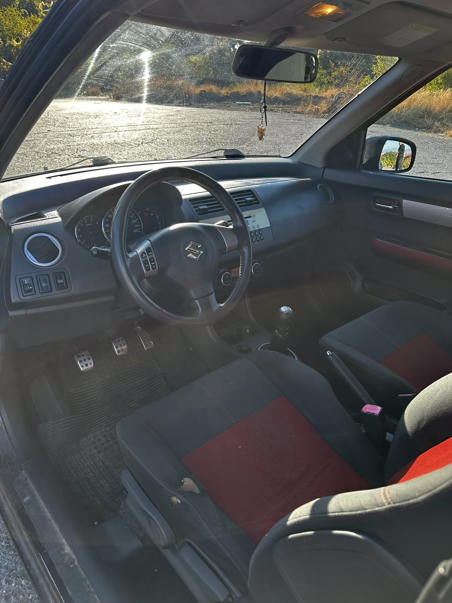 Suzuki Swift 1.6i Sport Keyless, снимка 6 - Автомобили и джипове - 56301310