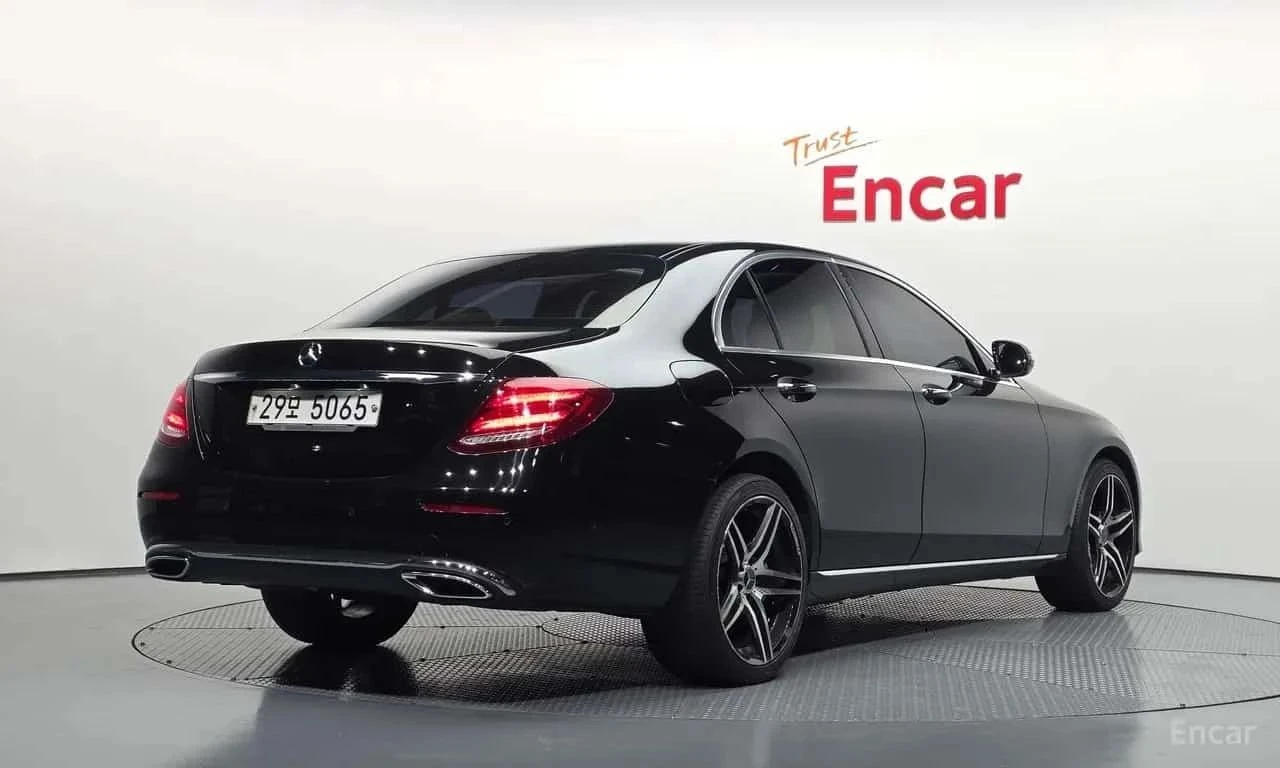 Mercedes-Benz E 220, снимка 2 - Автомобили и джипове - 56689586