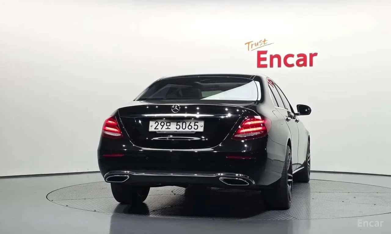 Mercedes-Benz E 220, снимка 4 - Автомобили и джипове - 56689586