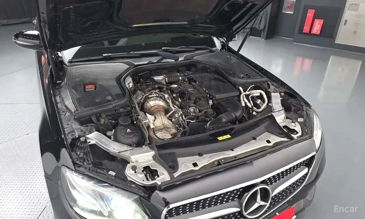 Mercedes-Benz E 220, снимка 6 - Автомобили и джипове - 56689586
