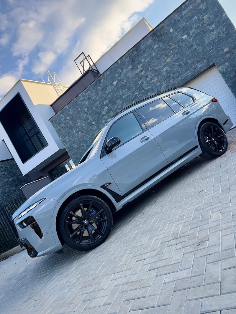 BMW X7 2025 / M60i / Individual / ЧИСТО НОВ / 7 Местен, снимка 3 - Автомобили и джипове - 51918360