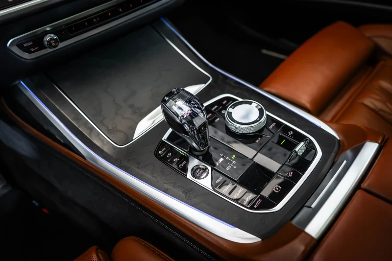 BMW X7 M50d Msport* B&W* Pano* TV, снимка 9 - Автомобили и джипове - 52883342