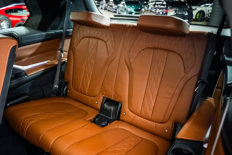BMW X7 M50d Msport* B&W* Pano* TV, снимка 17 - Автомобили и джипове - 52883342