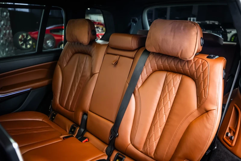 BMW X7 M50d Msport* B&W* Pano* TV, снимка 16 - Автомобили и джипове - 52883342