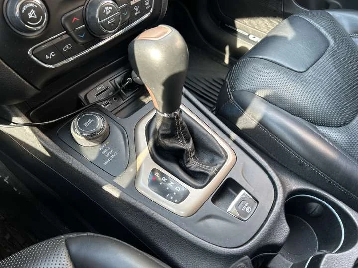 Jeep Cherokee Limited, снимка 12 - Автомобили и джипове - 53511515