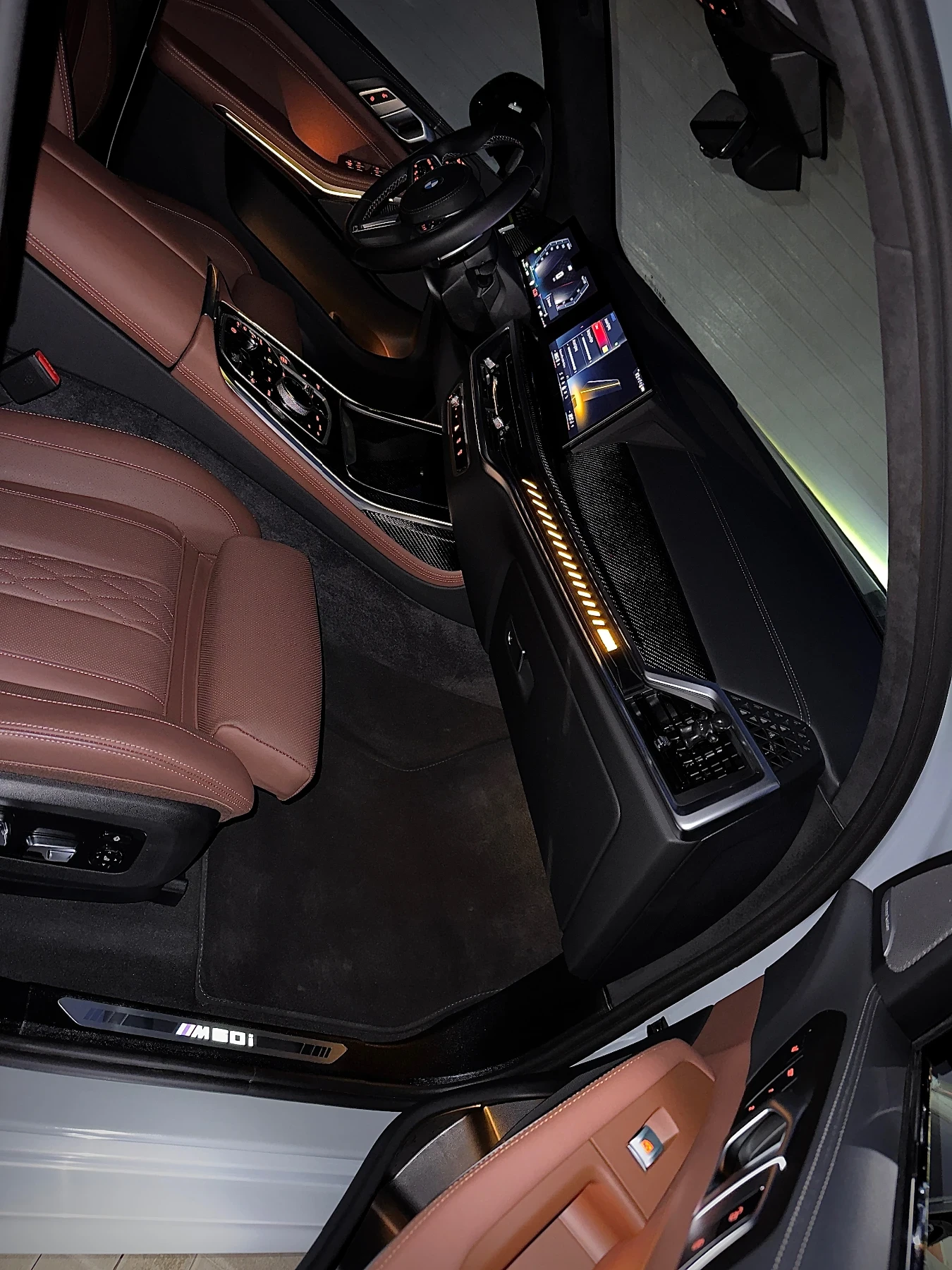 BMW X7 2025 / M60i / Individual /   / 7  | Mobile.bg   12