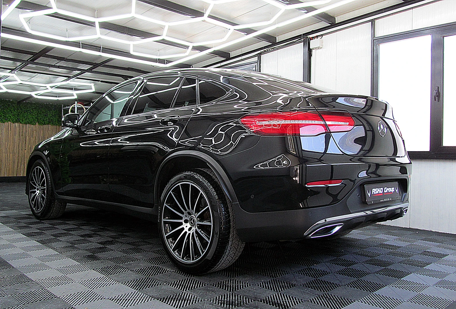 Mercedes-Benz GLC 220 4-MATIC/KUPE/AMG-line/KAMERA/СОБСТВЕН ЛИЗИНГ - изображение 4