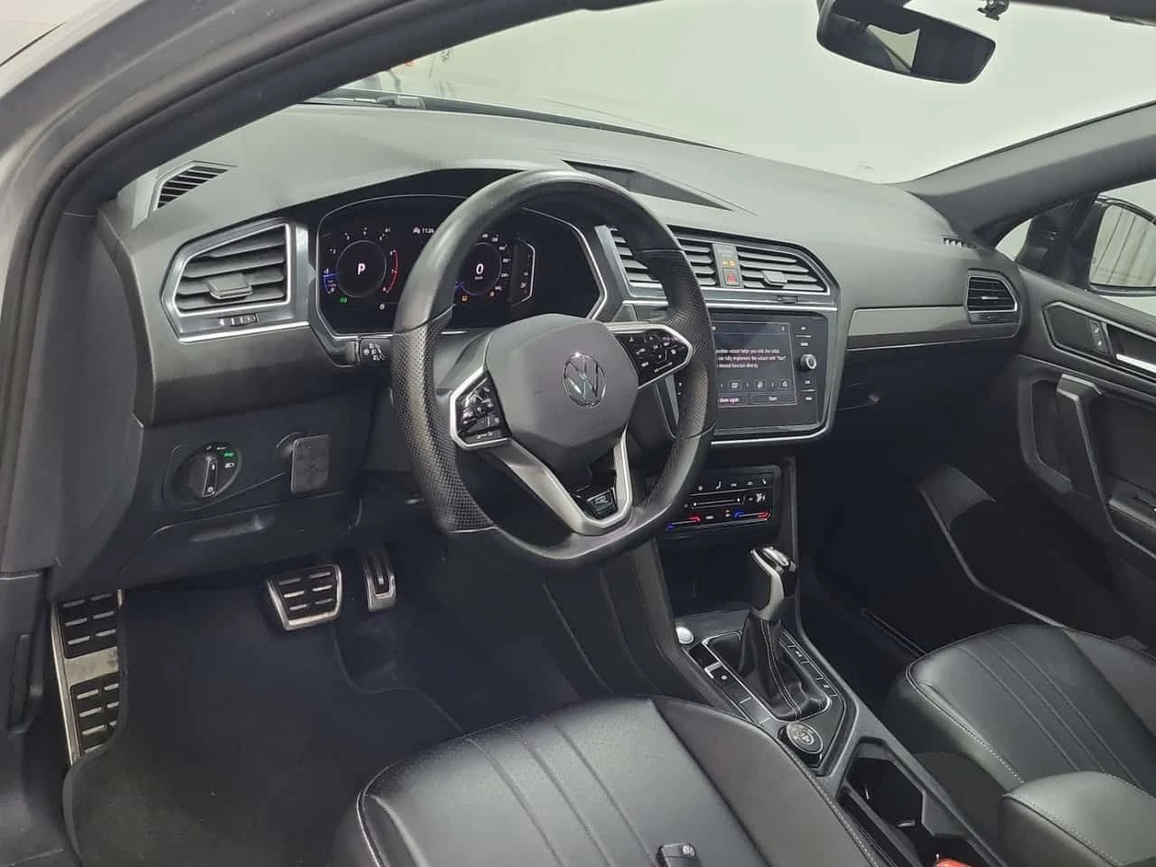 VW Tiguan COMFORTLINE R LINE BLACK EDITION/Пано/Подгрев, снимка 11 - Автомобили и джипове - 53740687