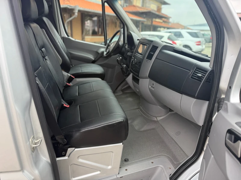 VW Crafter 2.5TDI, снимка 11 - Бусове и автобуси - 52714643