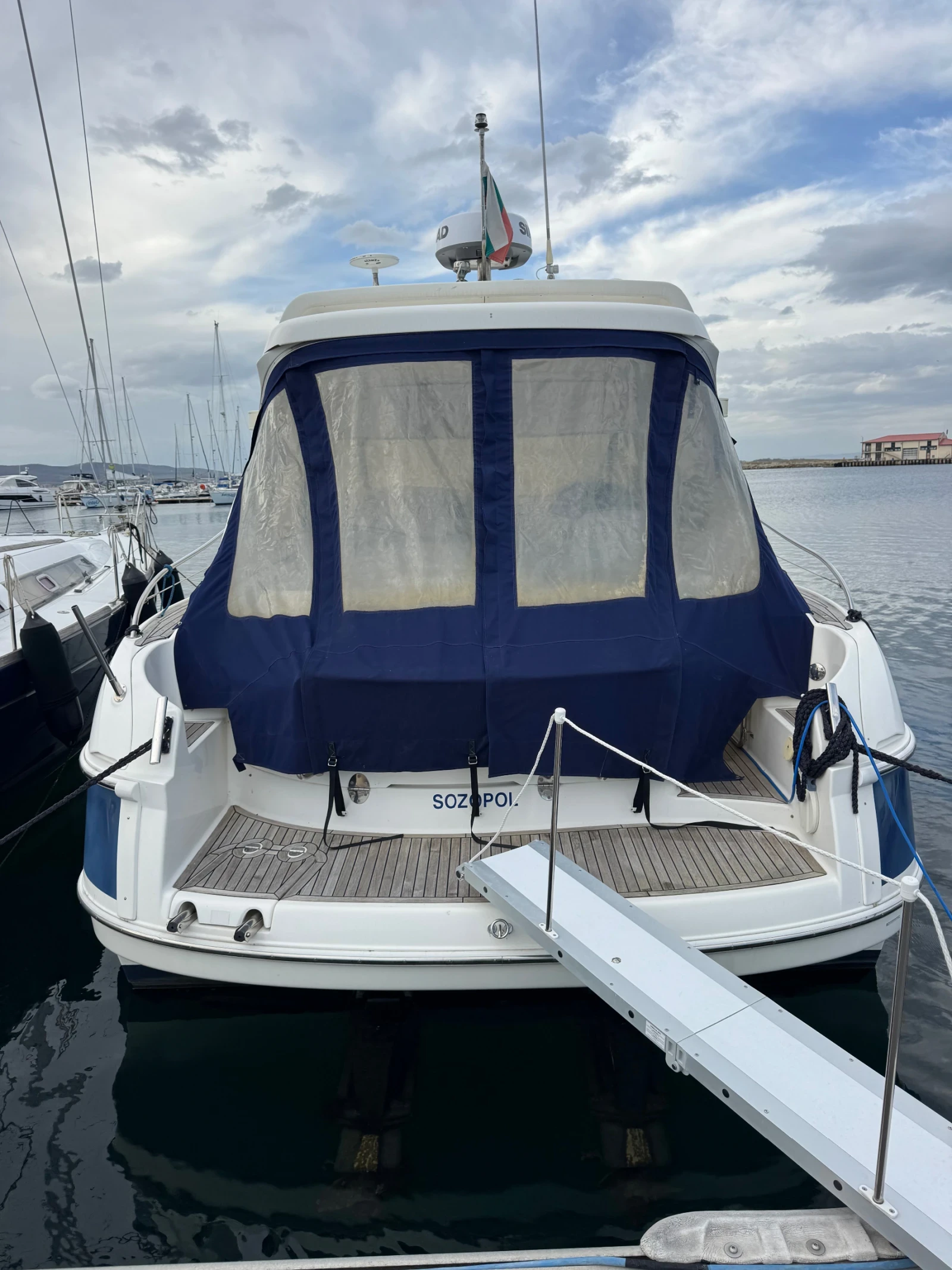 Моторна яхта Bavaria 33 Sport Hardtop - изображение 2