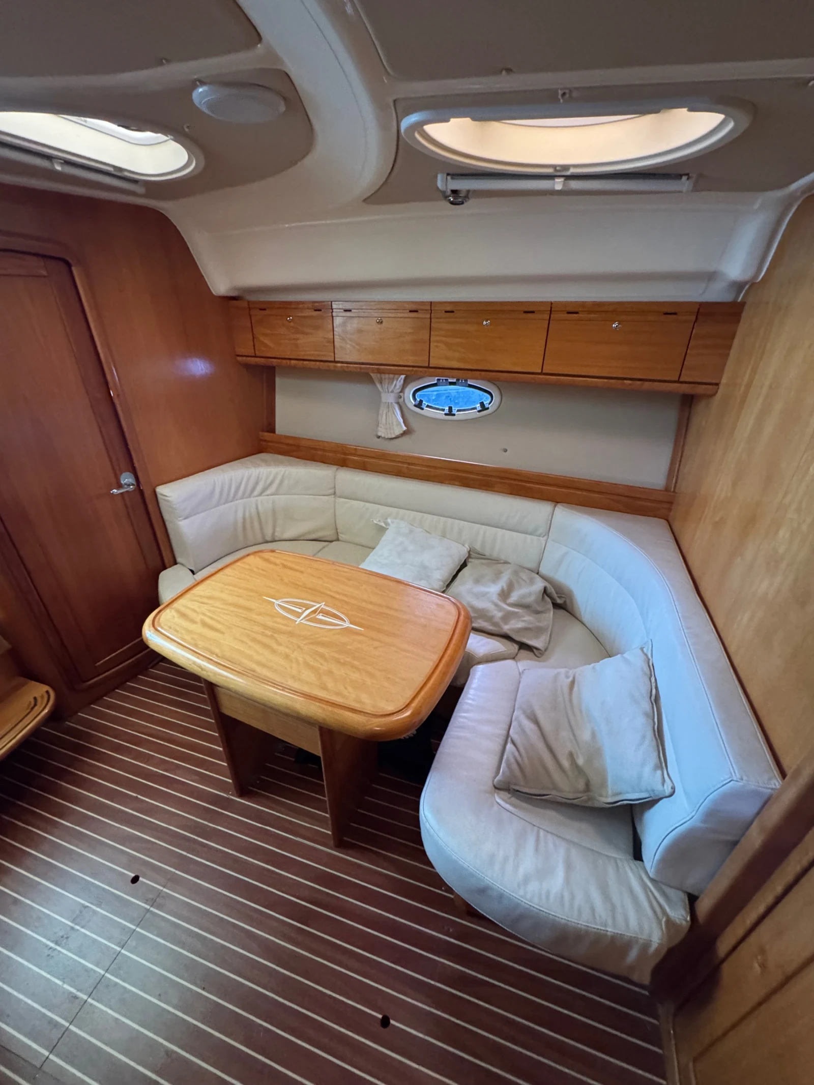 Моторна яхта Bavaria 33 Sport Hardtop - изображение 8