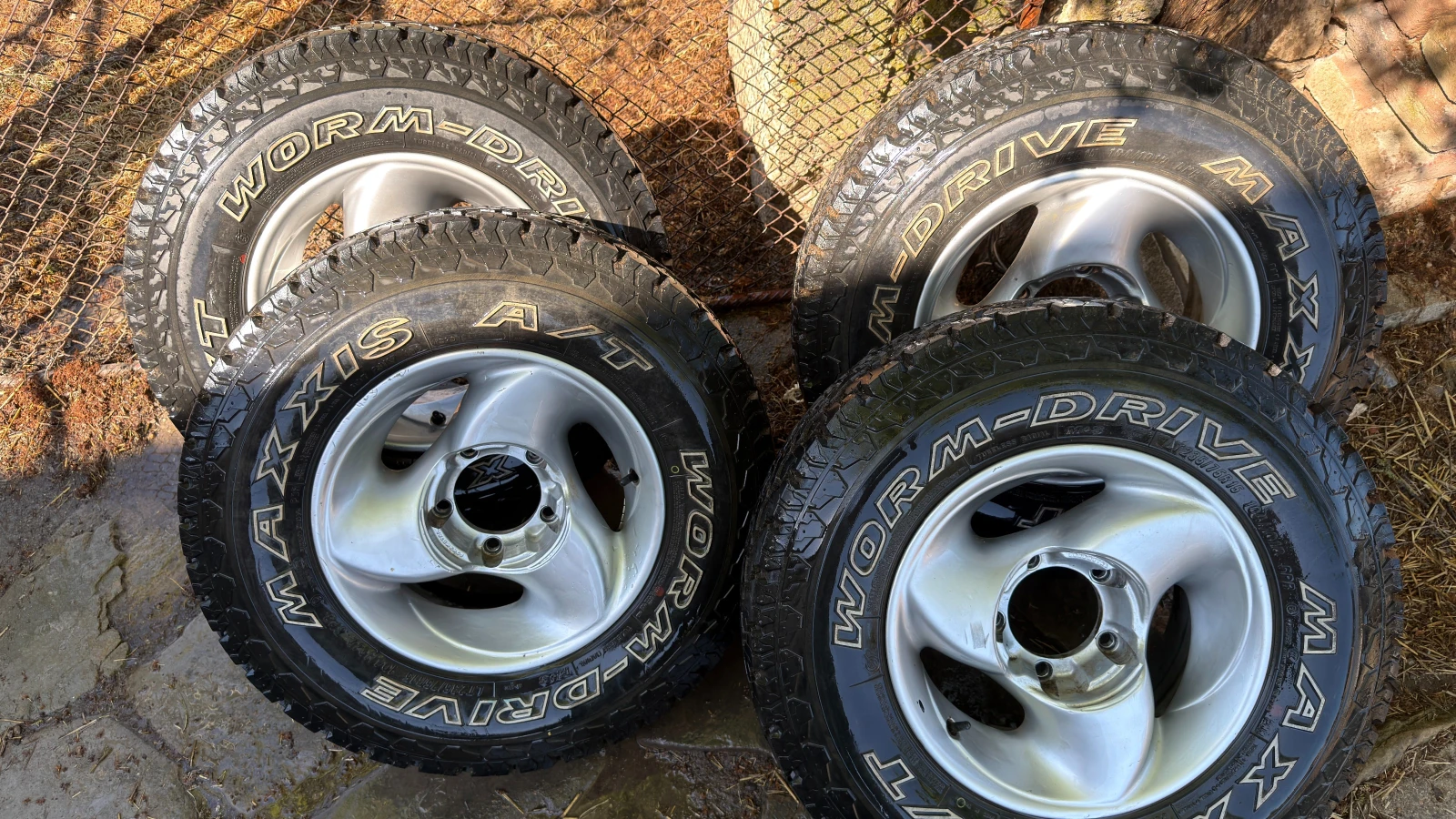 Гуми с джанти Maxxis 235/75R15, снимка 8 - Гуми и джанти - 54342468