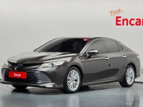 Toyota Camry (Xv70) 2.5, снимка 1