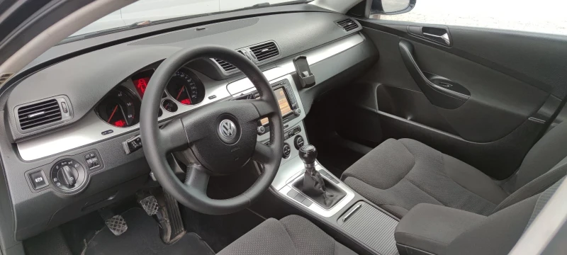 VW Passat 2.0TDI* NAVI* , снимка 9 - Автомобили и джипове - 49549667