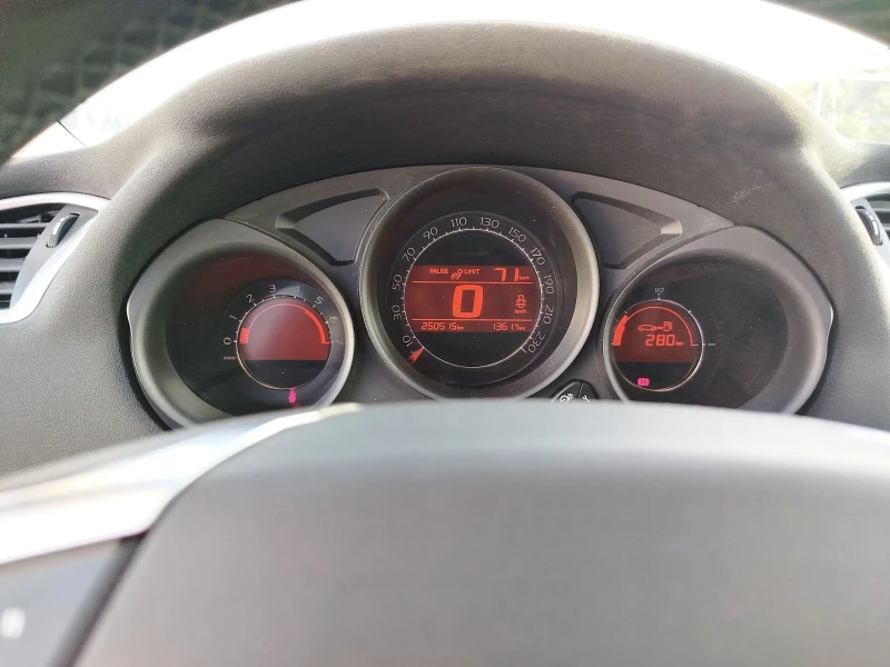 Citroen C4 1.6 HDi* 110к.с.* 6ск., снимка 12 - Автомобили и джипове - 50703061