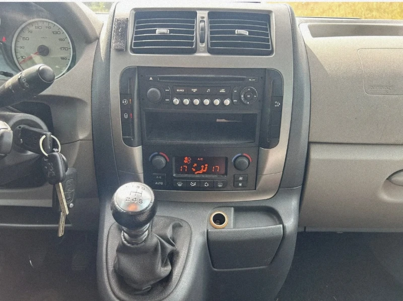 Peugeot Expert, снимка 15 - Автомобили и джипове - 52541616