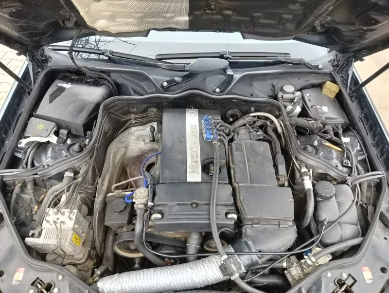 Mercedes-Benz E 200 2.0 Compressor, снимка 12 - Автомобили и джипове - 53106202
