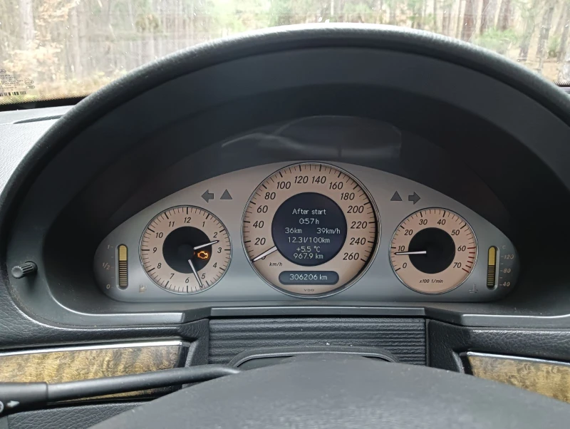 Mercedes-Benz E 200 2.0 Compressor, снимка 8 - Автомобили и джипове - 53106202