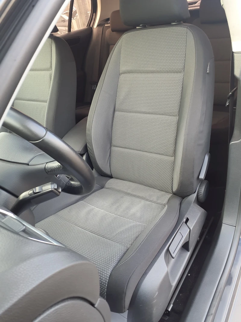 VW Golf 1.6I GPI ГАЗ NEW LINE, снимка 8 - Автомобили и джипове - 53145428