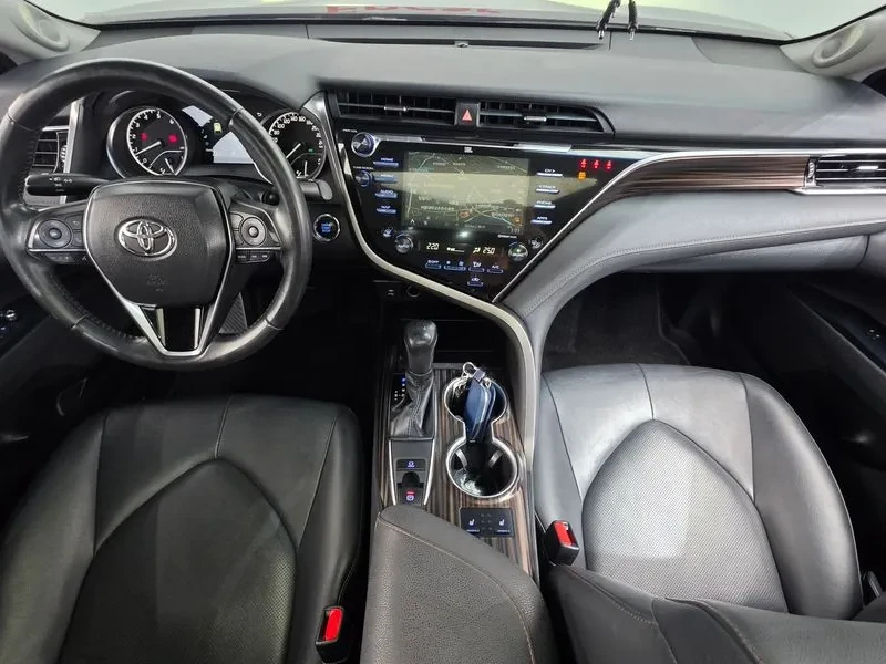 Toyota Camry (Xv70) 2.5, снимка 7 - Автомобили и джипове - 56357415