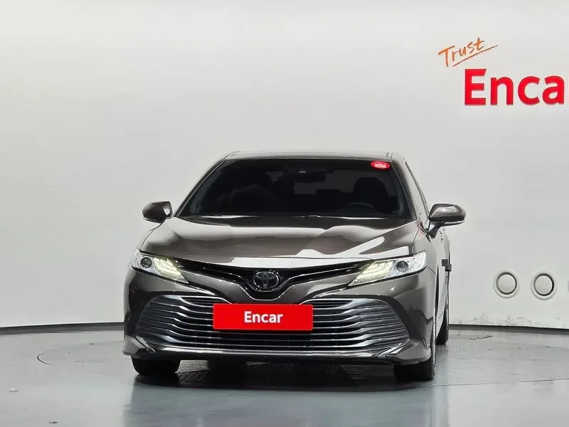 Toyota Camry (Xv70) 2.5, снимка 3 - Автомобили и джипове - 56357415