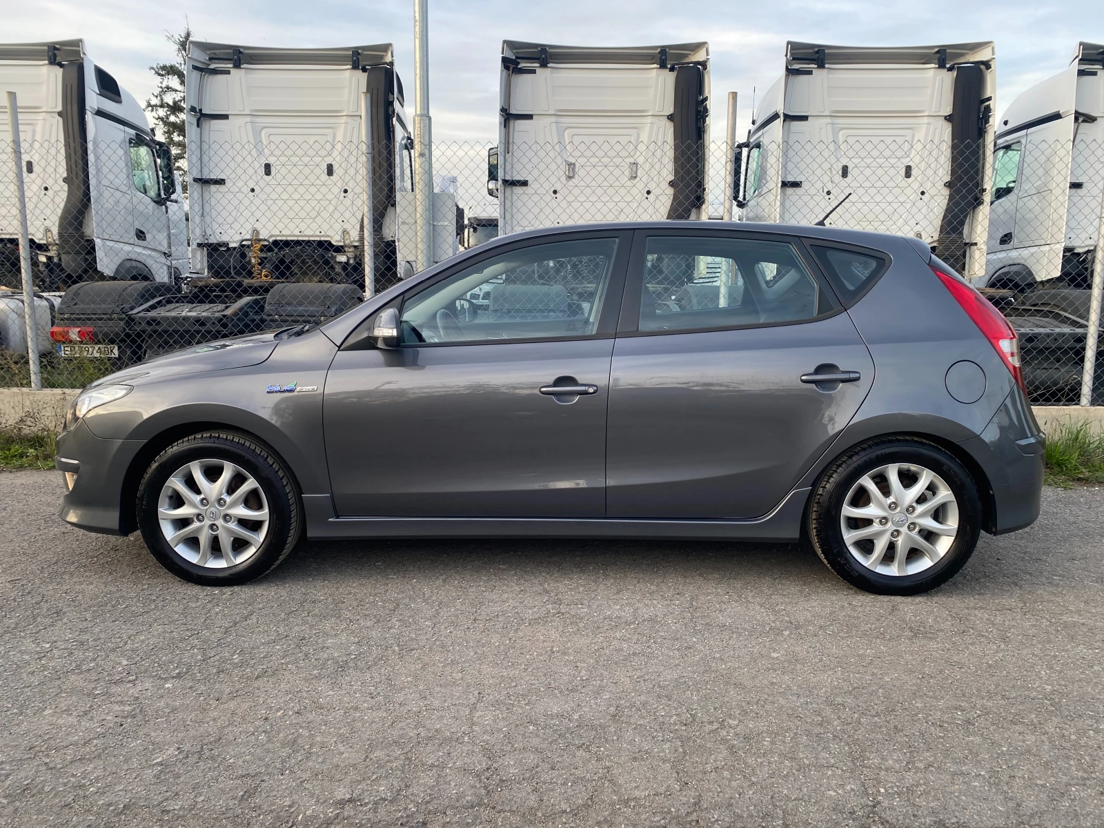 Hyundai I30 1.6i  SWISS PLUS EDITION  - изображение 2