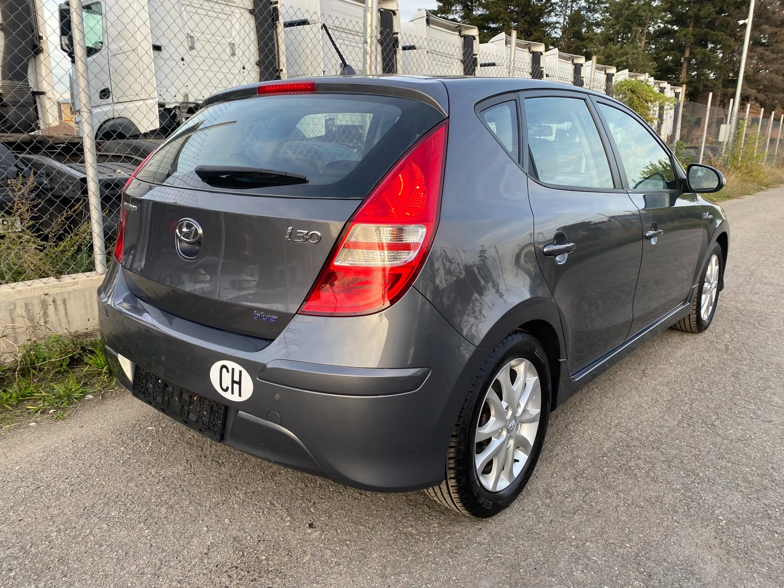 Hyundai I30 1.6i  SWISS PLUS EDITION  - изображение 4