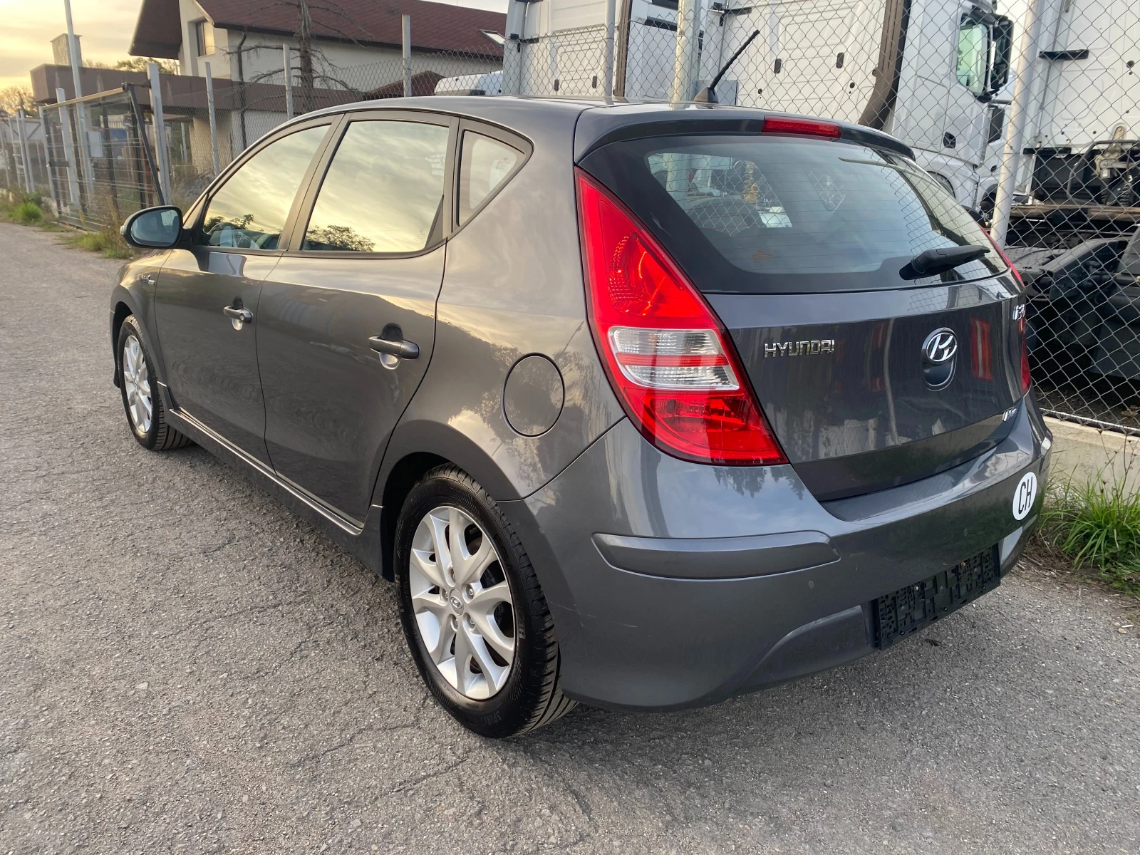 Hyundai I30 1.6i  SWISS PLUS EDITION  - изображение 3