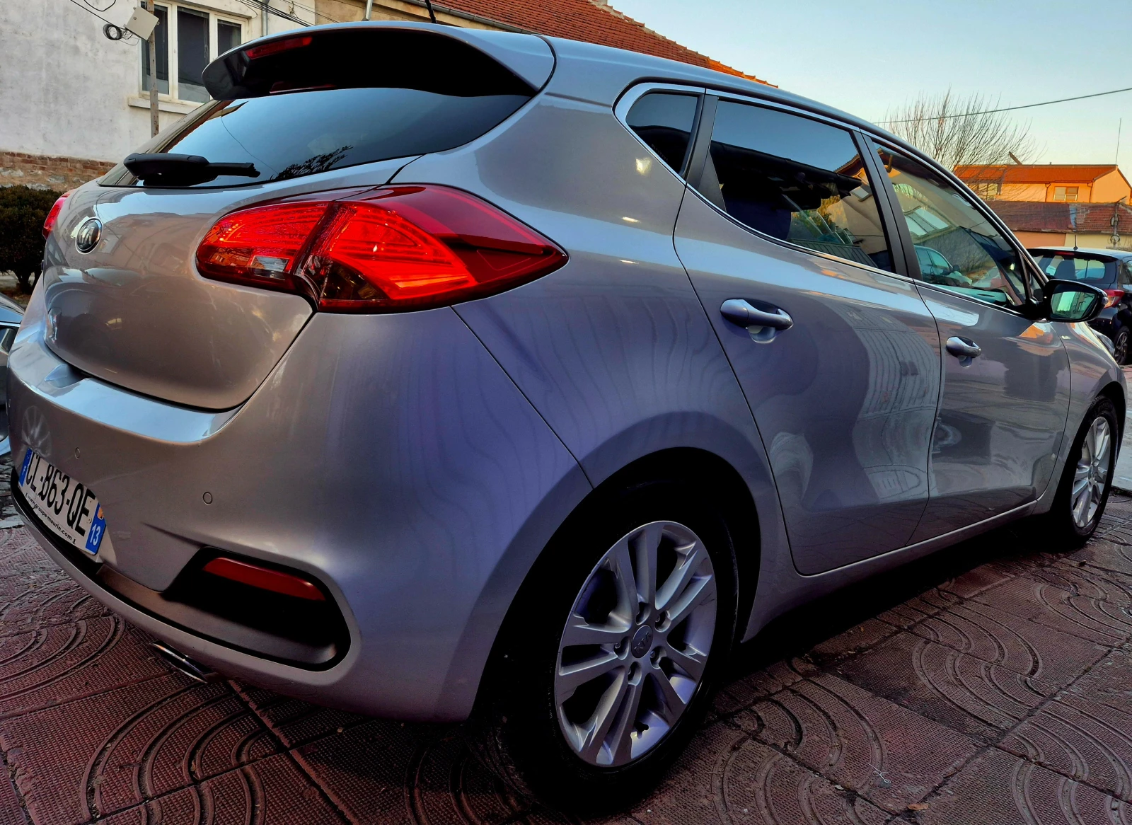 Kia Ceed 1.6i-6speed-верига-LIMITED - изображение 10