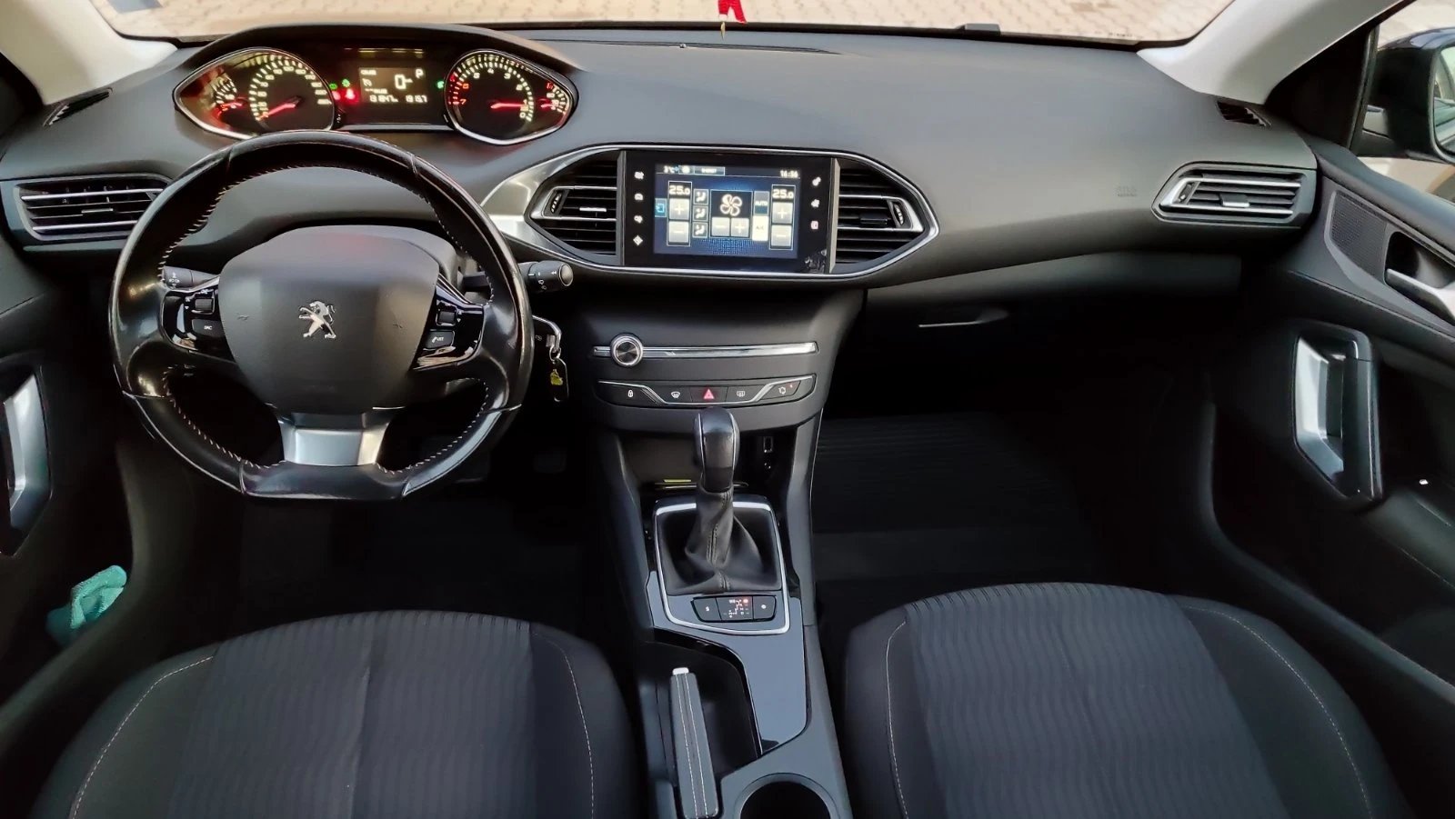 Peugeot 308 SW 1.2 i THP (130HP) AT-6 N1 - изображение 10