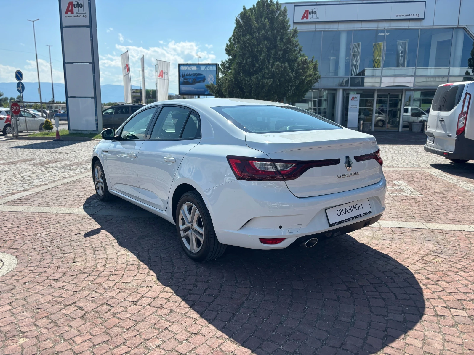 Renault Megane Sedan TCe 140 бензин Stop&Start BVM6 - изображение 7