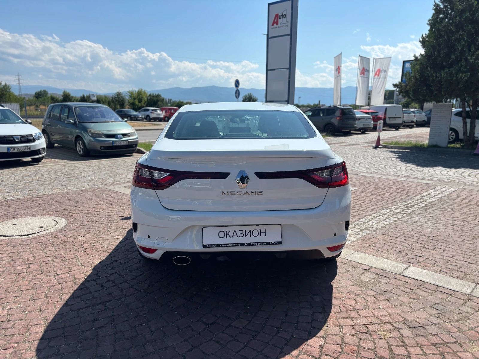 Renault Megane Sedan TCe 140 бензин Stop&Start BVM6 - изображение 8