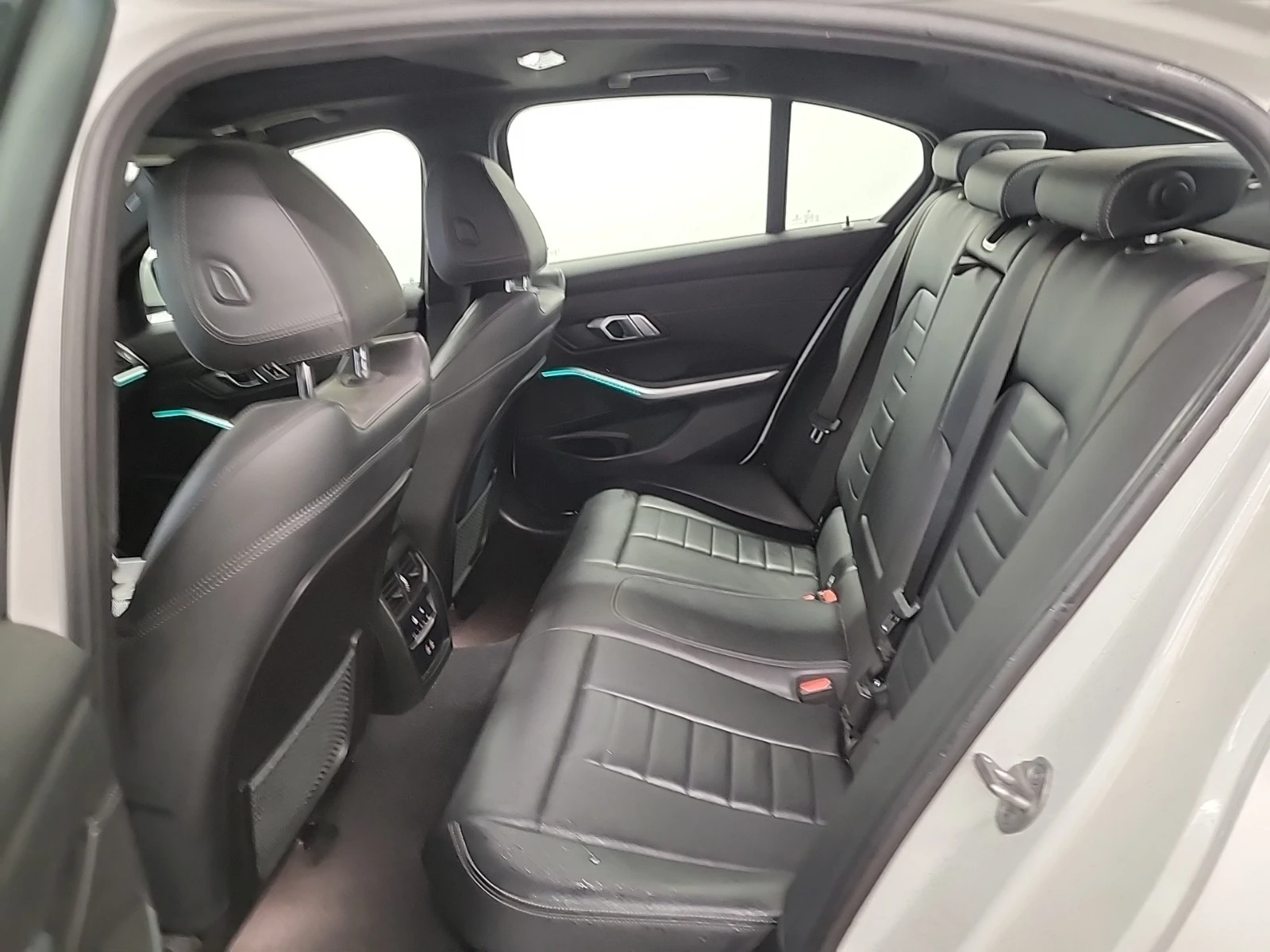 BMW 330 М PACK * * ИЗРЯДНО ОБСЛУЖВАНЕ * * БЕЗ ИНЦИДЕНТИ *  - изображение 9